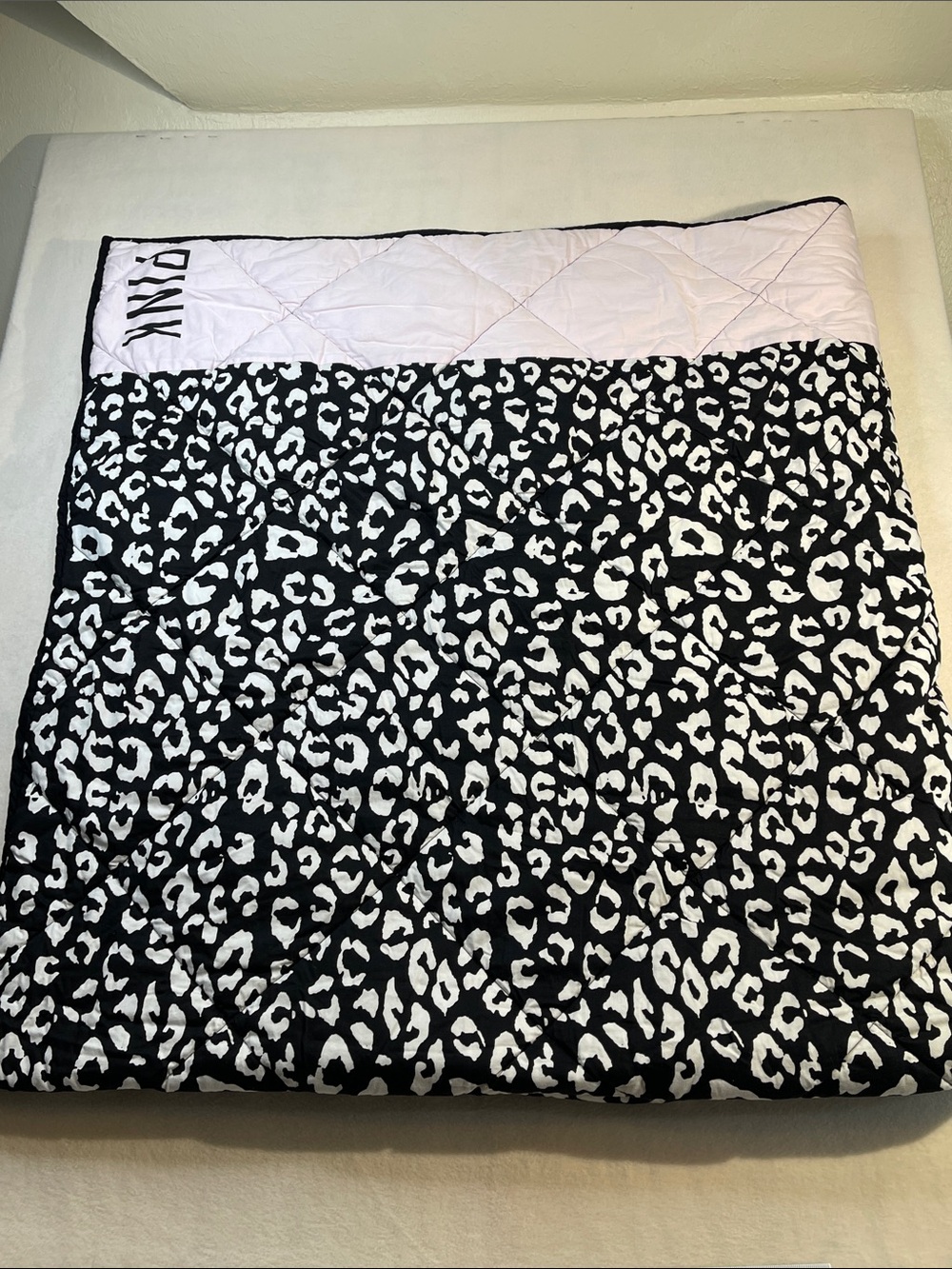 PINK Victoria's Secret Black & White Leopard Quilted COMFORTER 80 inches by 82